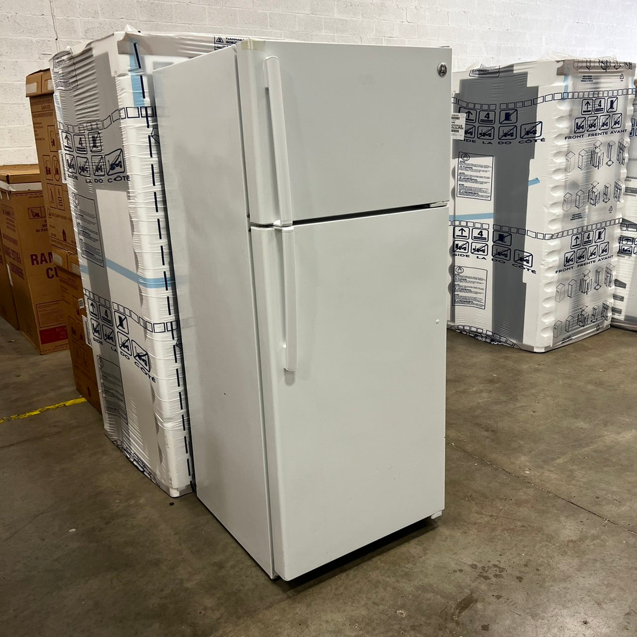 GE Top and Bottom Refrigerator GE Top and Bottom Refrigerator